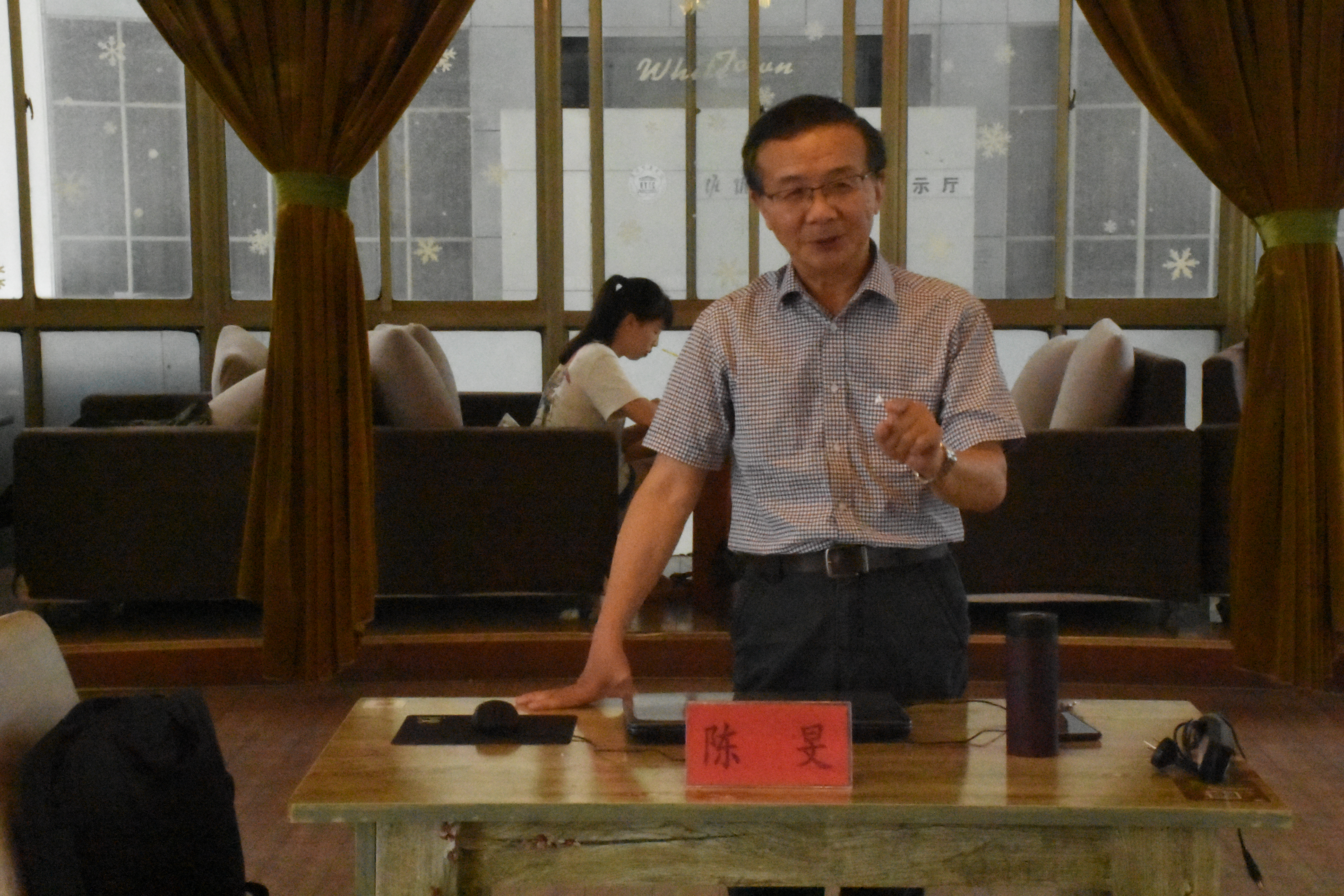 陈旻为ky开云网页版app少数民族同学做普通话专题培训1.JPG 陈旻为ky开云网页版app少数民族同学做普通话专题培训1.JPG